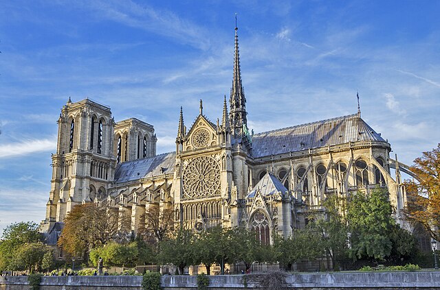 South façade and the nave of Notre-Dame in 2017, two years before the fire.