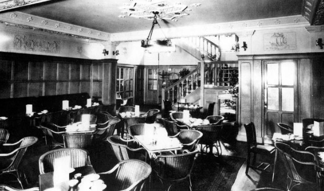 The interior of the Oxford Cadena Café.